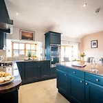 Stunning Grade 2 Listed With Parking And Hot Tub Appartement