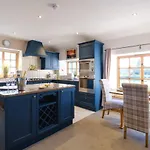 Appartement Stunning Grade 2 Listed With Parking And Hot Tub Bowness-on-Windermere