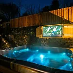 Stunning Grade 2 Listed With Parking And Hot Tub