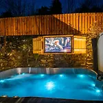 Stunning Grade 2 Listed With Parking And Hot Tub Appartement *