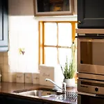 Stunning Grade 2 Listed With Parking And Hot Tub Bowness-on-Windermere