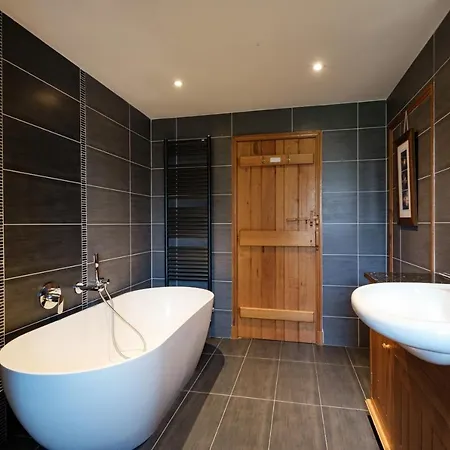 Stunning Grade 2 Listed With Parking And Hot Tub * Bowness-on-Windermere