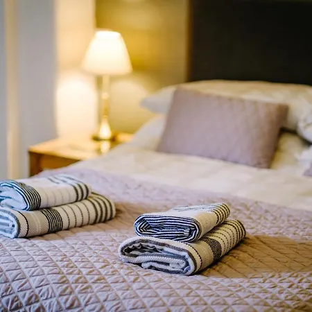 Stunning Grade 2 Listed With Parking And Hot Tub