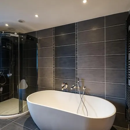 Stunning Grade 2 Listed With Parking And Hot Tub Apartmán Bowness-on-Windermere