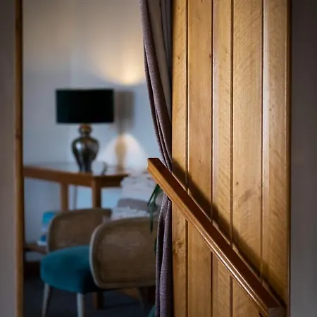 Apartment Stunning Grade 2 Listed With Parking And Hot Tub *