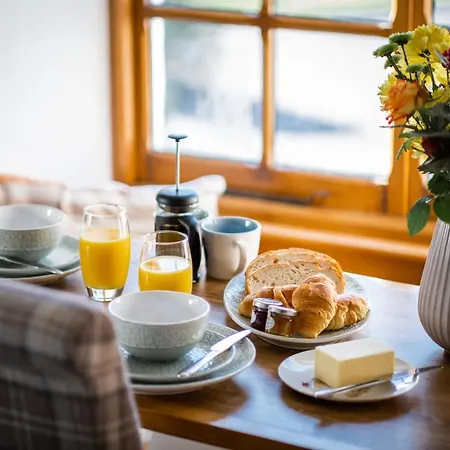 Stunning Grade 2 Listed With Parking And Hot Tub Bowness-on-Windermere