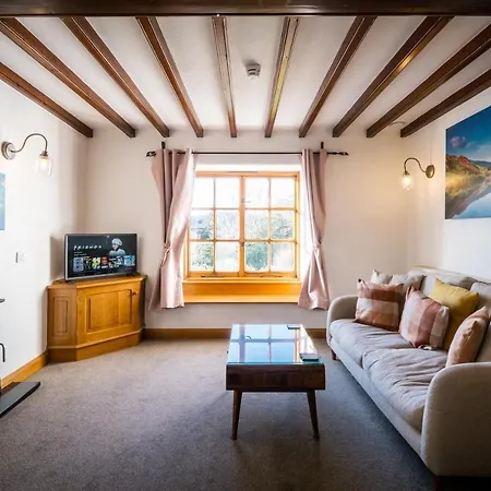 Apartment Stunning Grade 2 Listed With Parking And Hot Tub