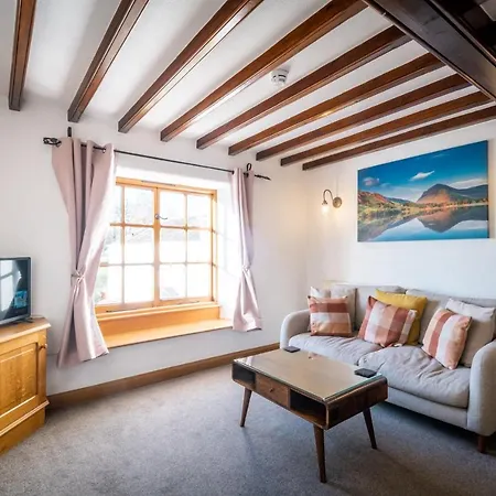 Stunning Grade 2 Listed With Parking And Hot Tub Apartment Bowness-on-Windermere