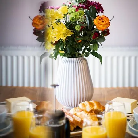 Stunning Grade 2 Listed With Parking And Hot Tub Bowness-on-Windermere