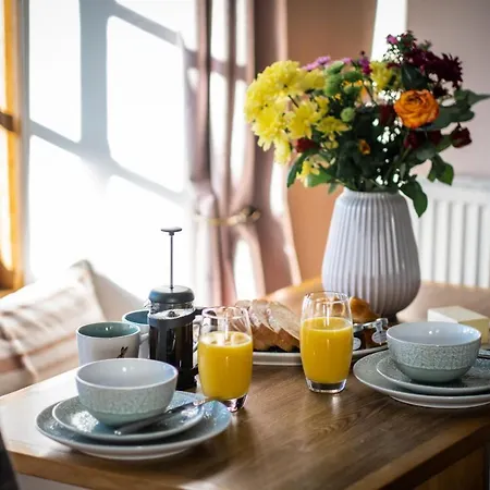 Stunning Grade 2 Listed With Parking And Hot Tub 아파트 보우네스온윈더미어