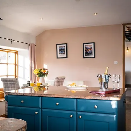 Apartment Stunning Grade 2 Listed With Parking And Hot Tub