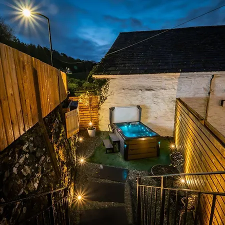 Stunning Grade 2 Listed With Parking And Hot Tub *