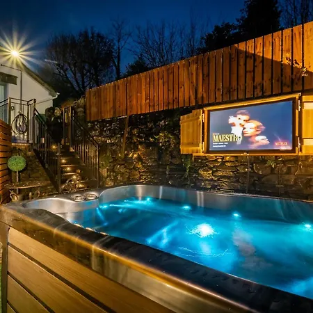 Stunning Grade 2 Listed With Parking And Hot Tub * Bowness-on-Windermere