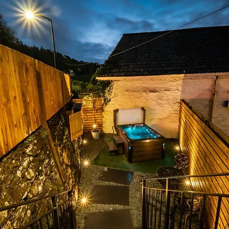 Stunning Grade 2 Listed With Parking And Hot Tub