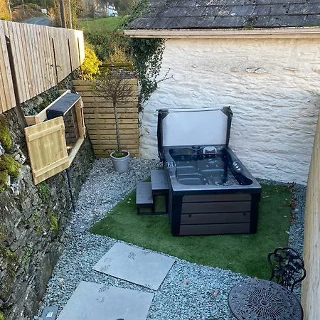 Apartment Stunning Grade 2 Listed With Parking And Hot Tub Bowness-on-Windermere