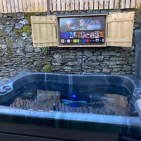 Stunning Grade 2 Listed With Parking And Hot Tub * 보우네스온윈더미어