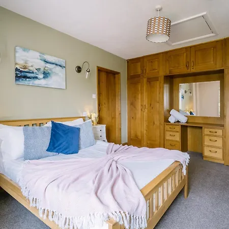 Stunning Grade 2 Listed With Parking And Hot Tub * Bowness-on-Windermere