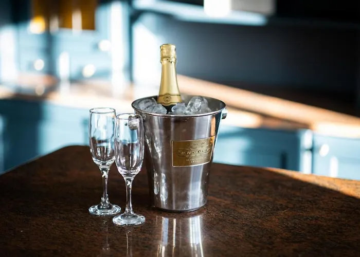 Stunning Grade 2 Listed With Parking And Hot Tub