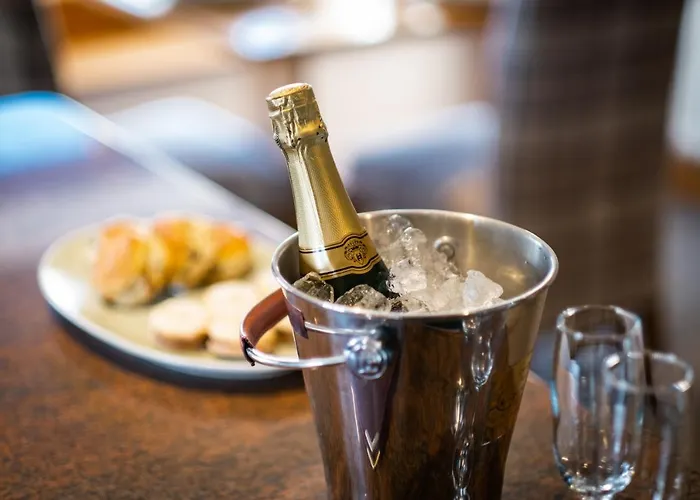 Stunning Grade 2 Listed With Parking And Hot Tub *