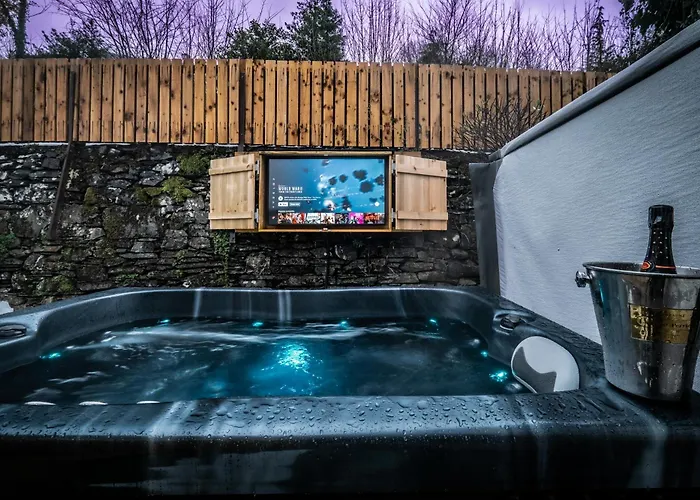 Apartamento Stunning Grade 2 Listed With Parking And Hot Tub Bowness-on-Windermere