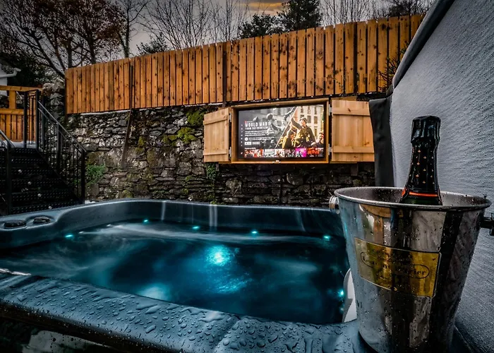 Stunning Grade 2 Listed With Parking And Hot Tub *