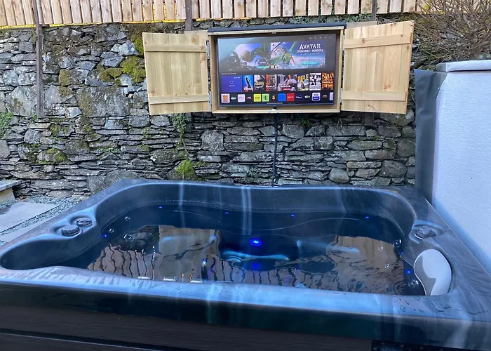 Stunning Grade 2 Listed With Parking And Hot Tub * Bowness-on-Windermere