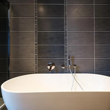 Stunning Grade 2 Listed With Parking And Hot Tub