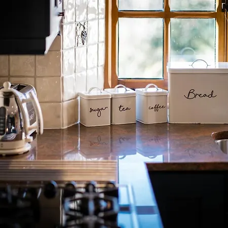 Stunning Grade 2 Listed With Parking And Hot Tub شقة باونيس أون وينديرمير