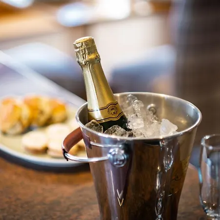 Stunning Grade 2 Listed With Parking And Hot Tub *