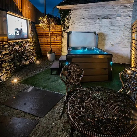 Stunning Grade 2 Listed With Parking And Hot Tub